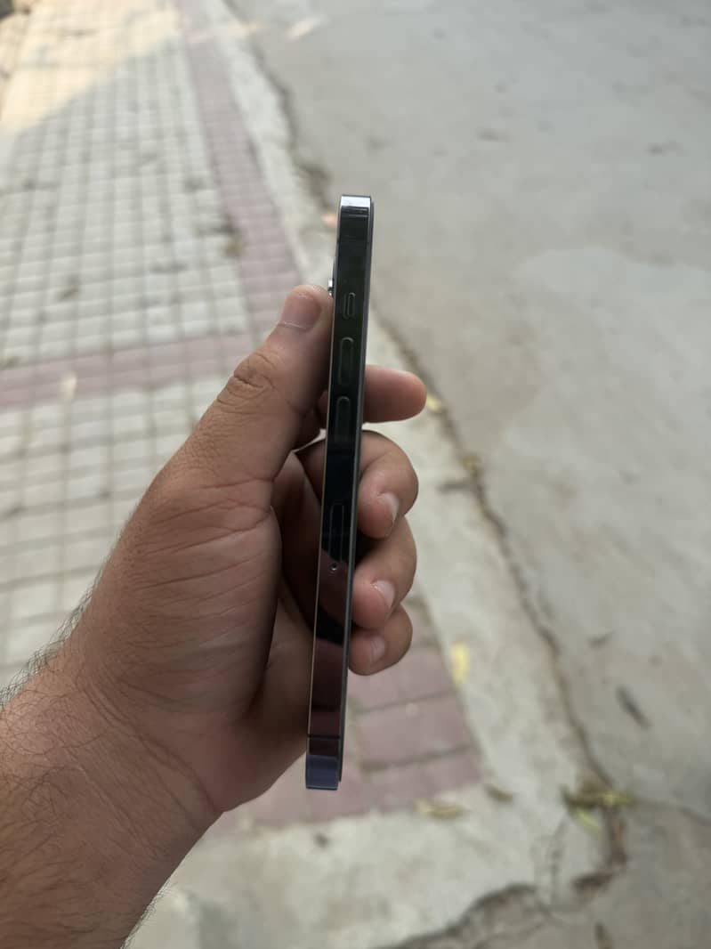 Apple iPhone 14 Pro 2
