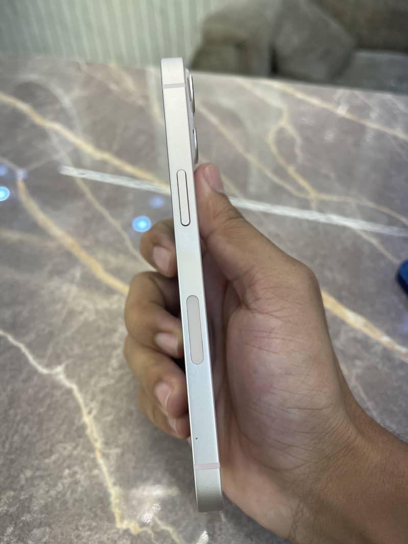 Apple iPhone 13 2