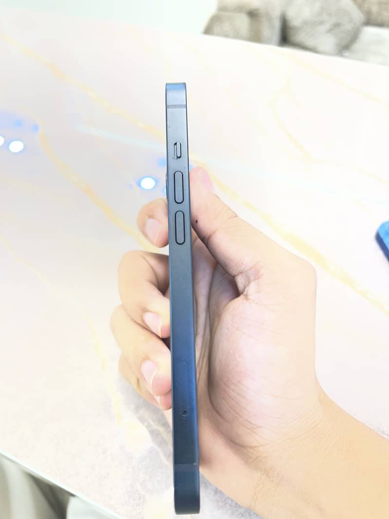 Apple iPhone 13 4