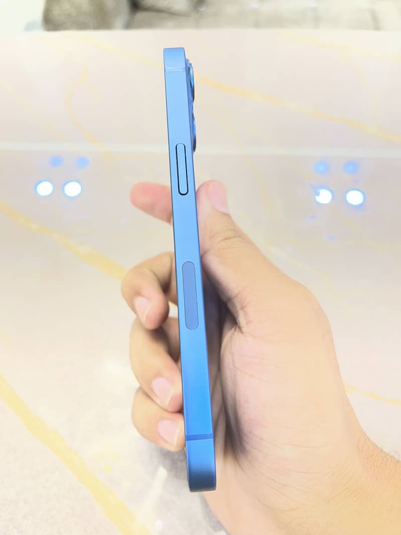Apple iPhone 13 7