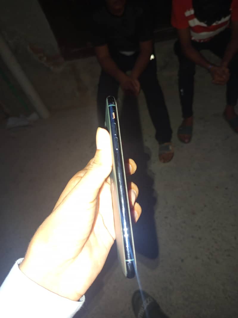 Apple iPhone 11 Pro Max 2