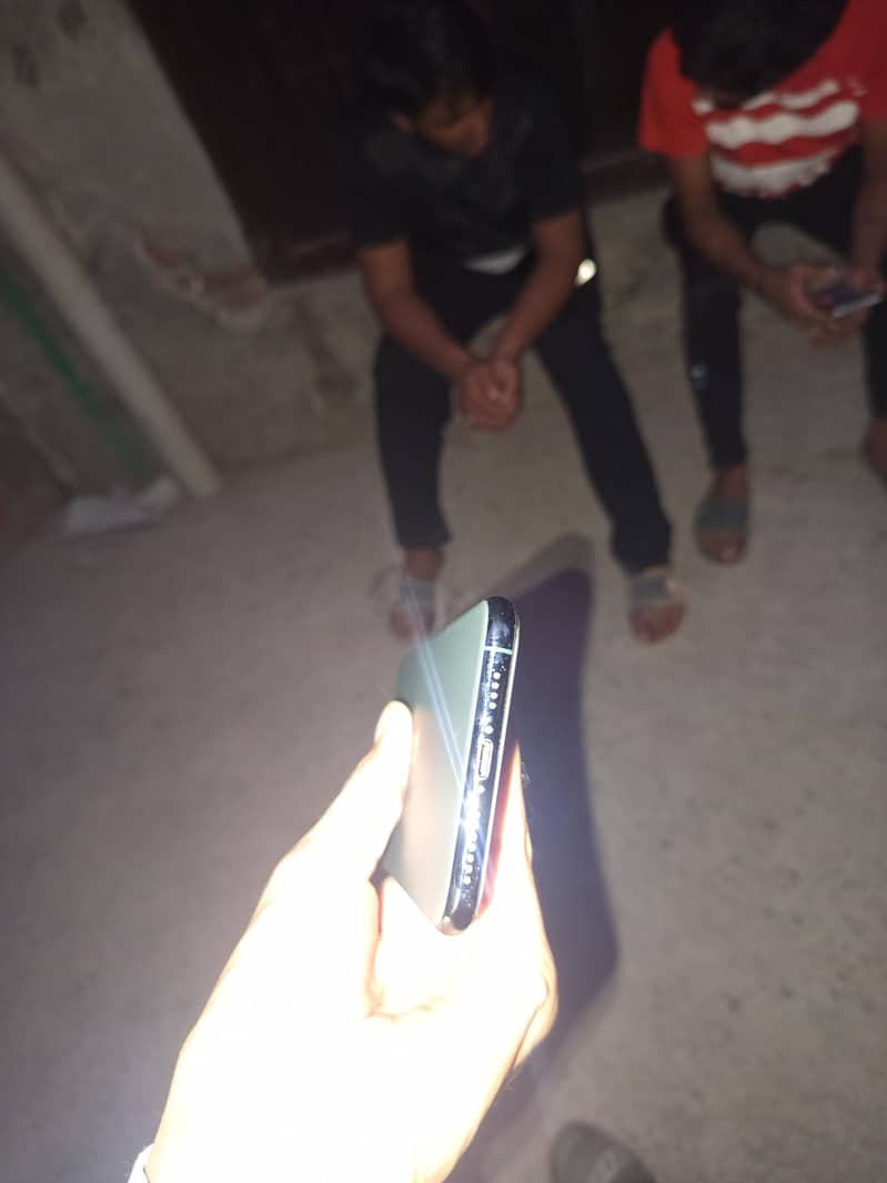 Apple iPhone 11 Pro Max 5