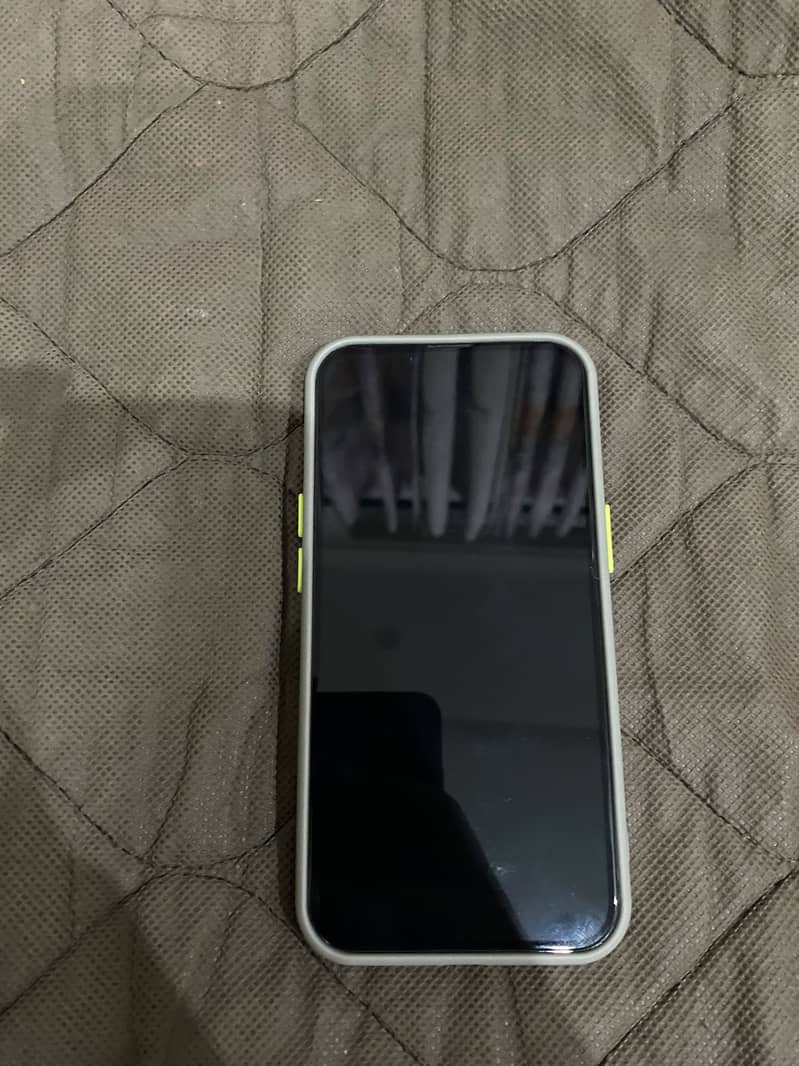 Apple iPhone 13 5