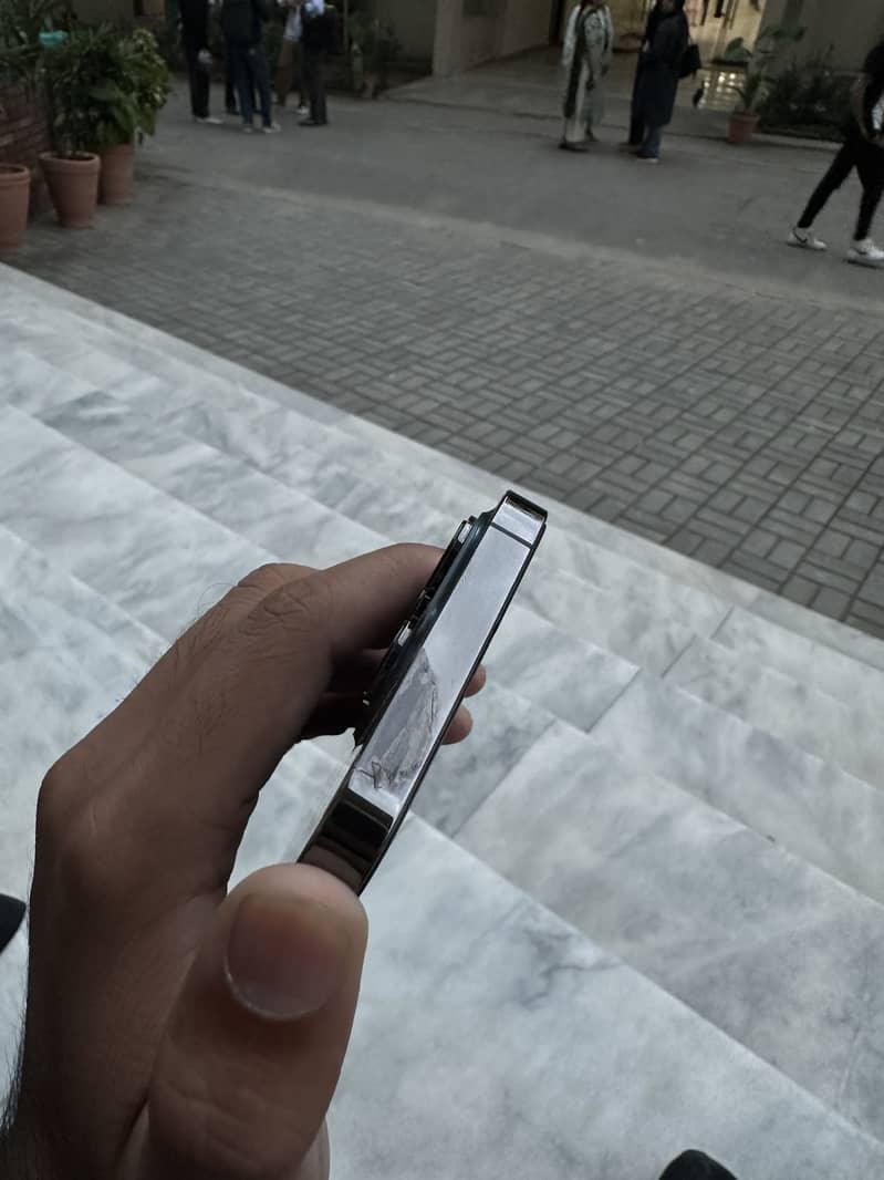 Apple iPhone 13 Pro 2