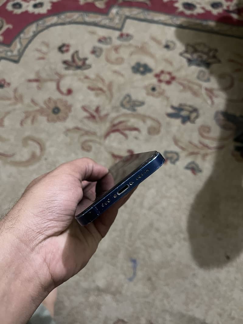 Apple iPhone 12 3