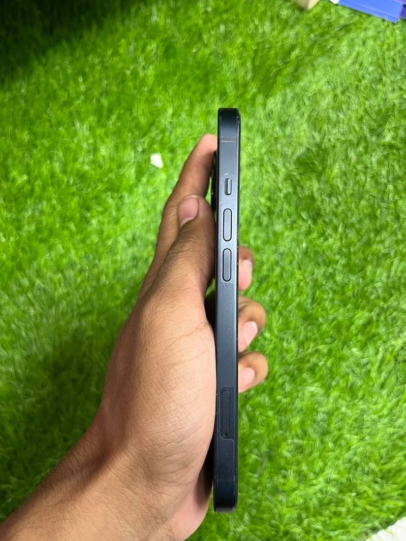 Apple iPhone 13 4