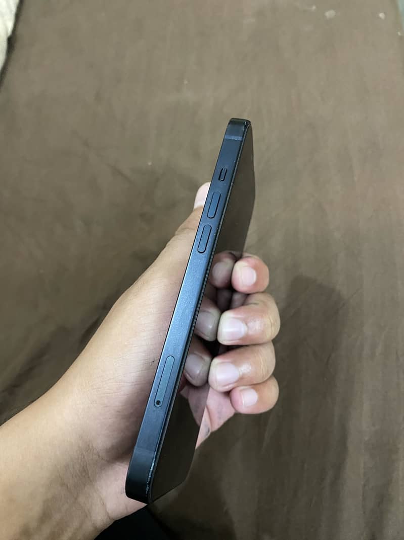 Apple iPhone 13 4