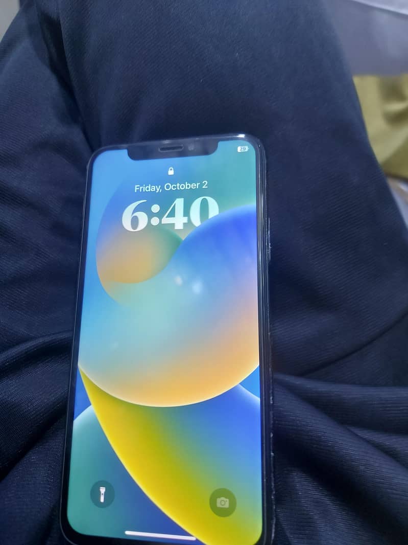 Apple iPhone X 4