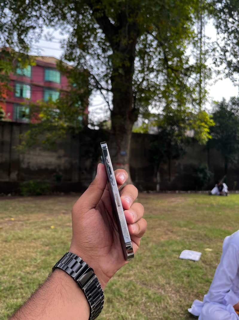 Apple iPhone 13 Pro 3