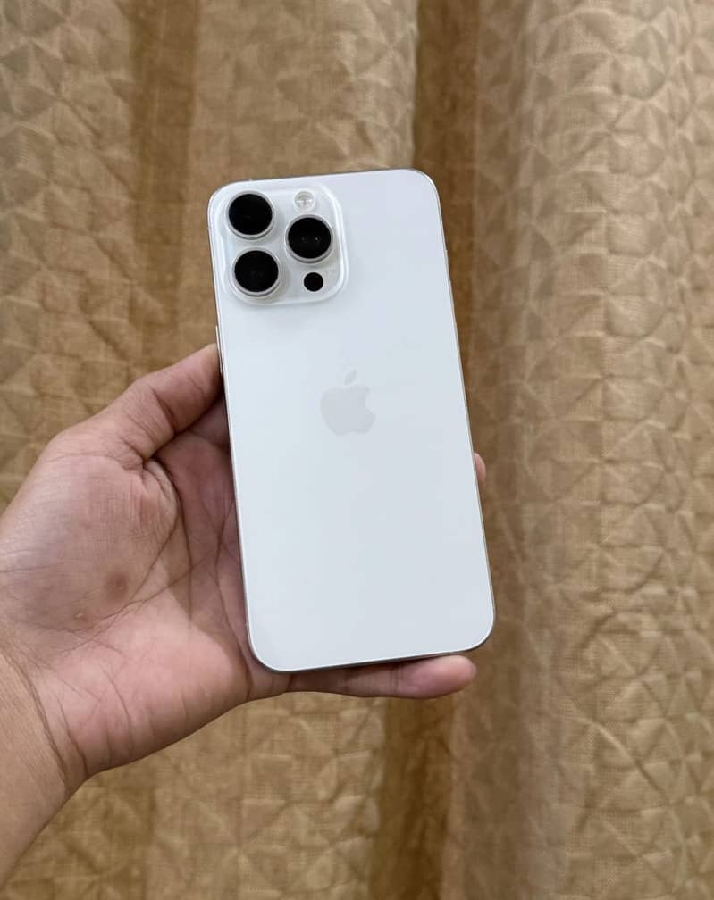 Apple iPhone 15 Pro Max 0