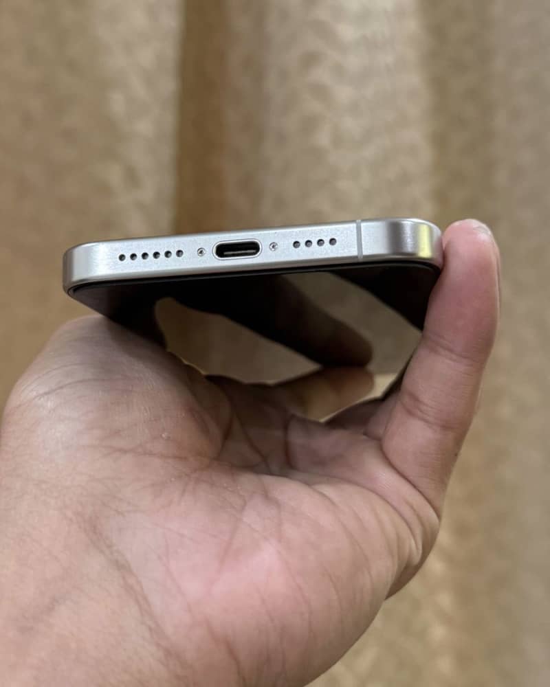 Apple iPhone 15 Pro Max 1