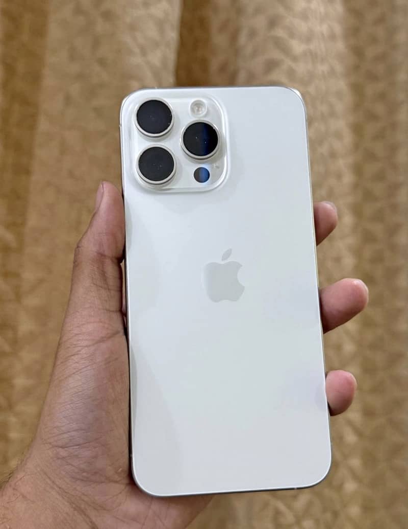Apple iPhone 15 Pro Max 5