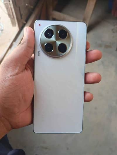 Tecno CAMON 30