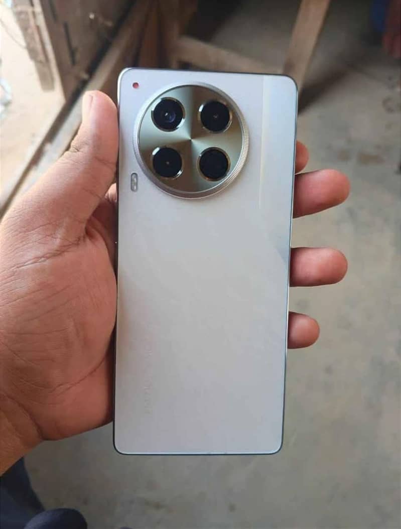 Tecno CAMON 30 0