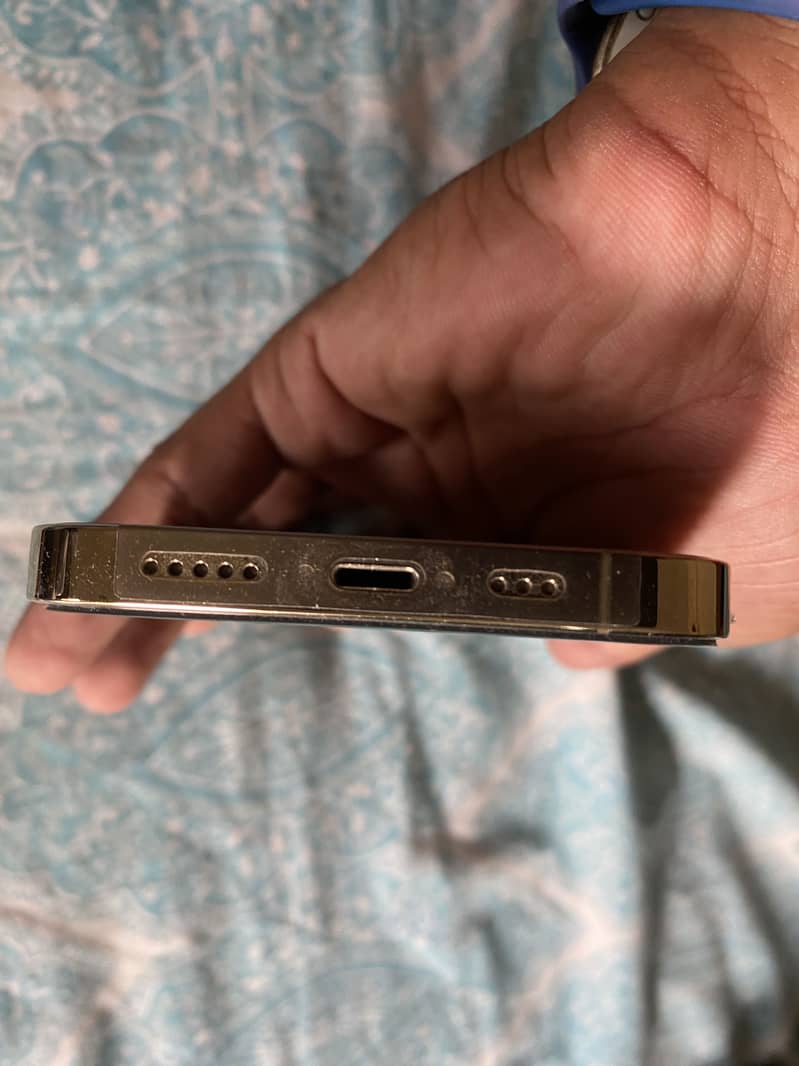 Apple iPhone 13 Pro 4