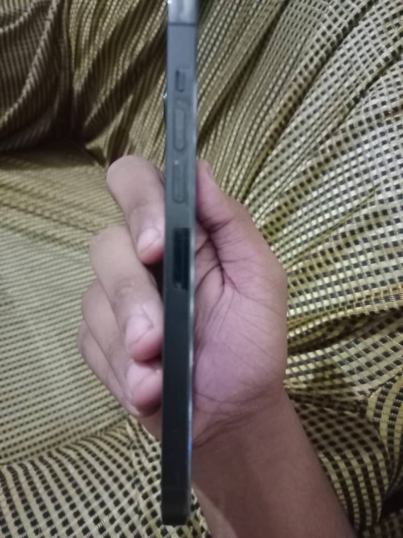 Apple iPhone 13 Pro Max 0