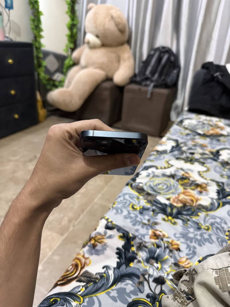 Apple iPhone 13 3