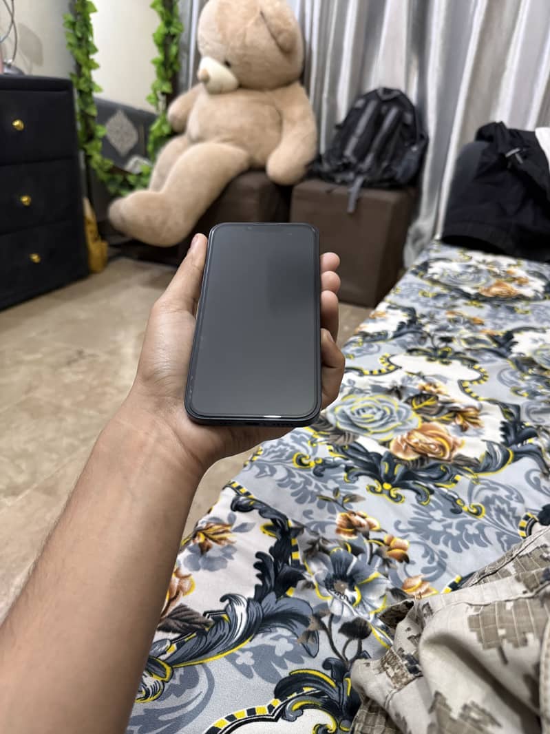 Apple iPhone 13 4