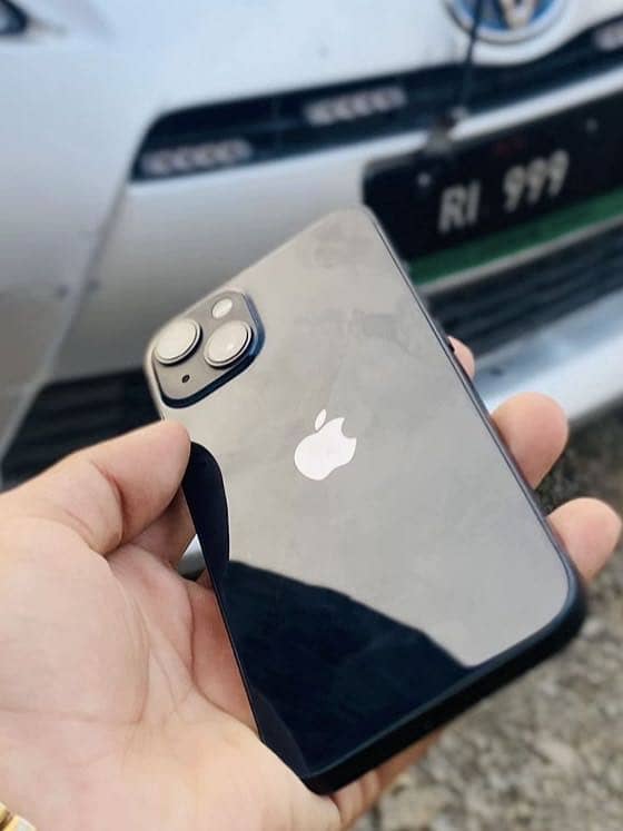 Apple iPhone 13 4
