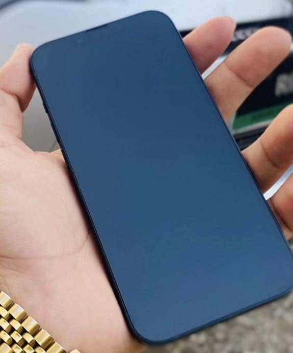 Apple iPhone 13 5