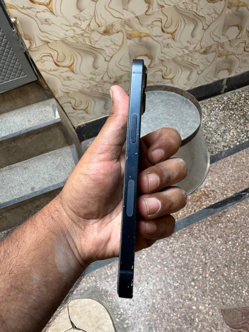 Apple iPhone 13 5