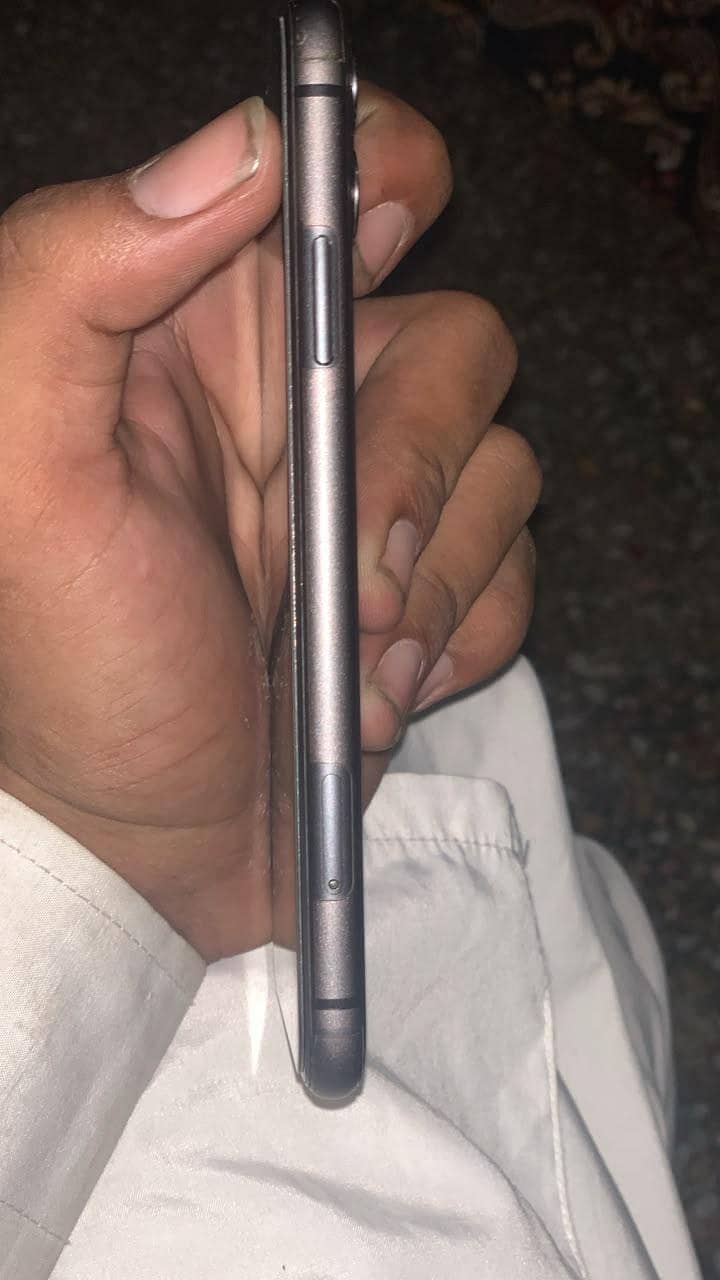 Apple iPhone 11 3