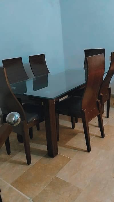 use dining table and 6 chairs