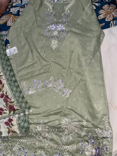 i want to sell khaadi curtains and dupatta size x small