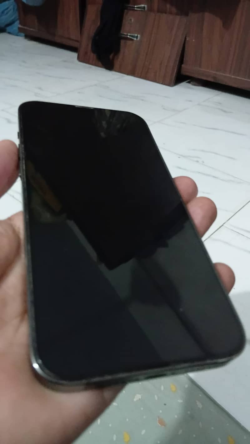 Apple iPhone 13 Pro Max 4