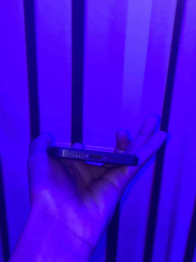 Apple iPhone 16 0