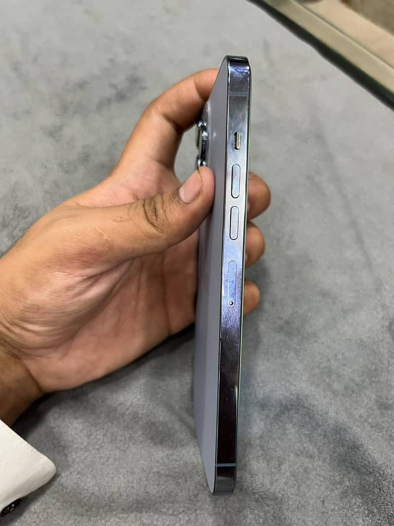 Apple iPhone 13 Pro Max 3