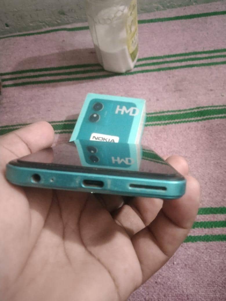 HMD Aura 2 3