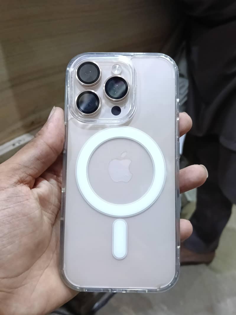 Apple iPhone 16 Pro 0