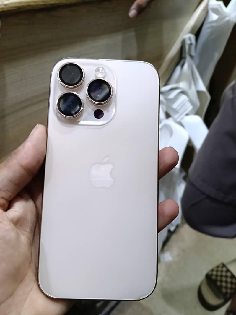 Apple iPhone 16 Pro 2