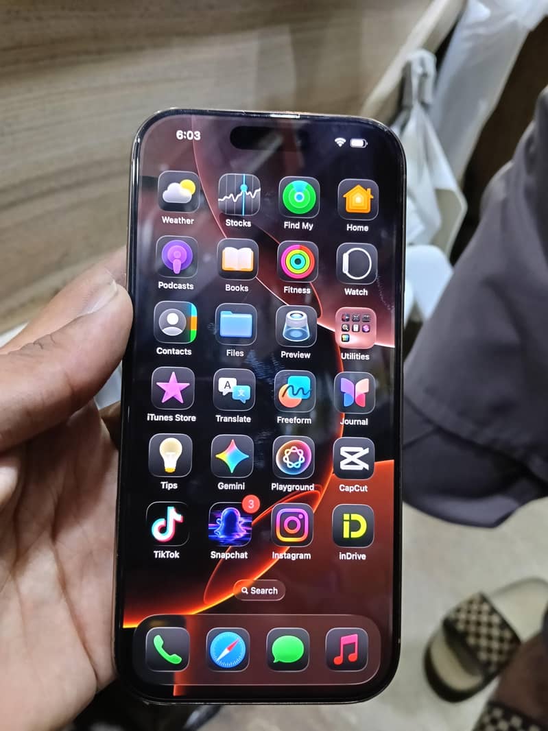 Apple iPhone 16 Pro 3