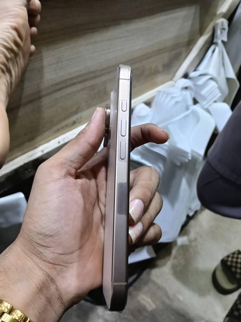 Apple iPhone 16 Pro 5