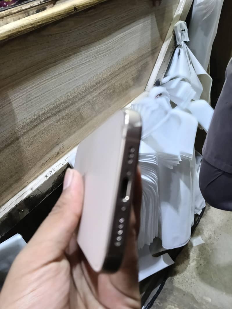 Apple iPhone 16 Pro 7
