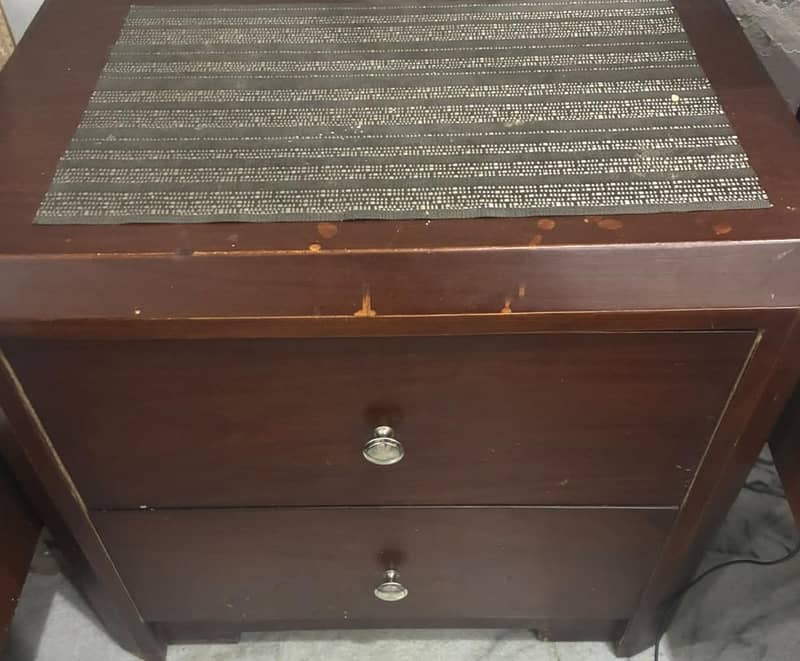 bed with 2 side table and dressing table with mirror 4