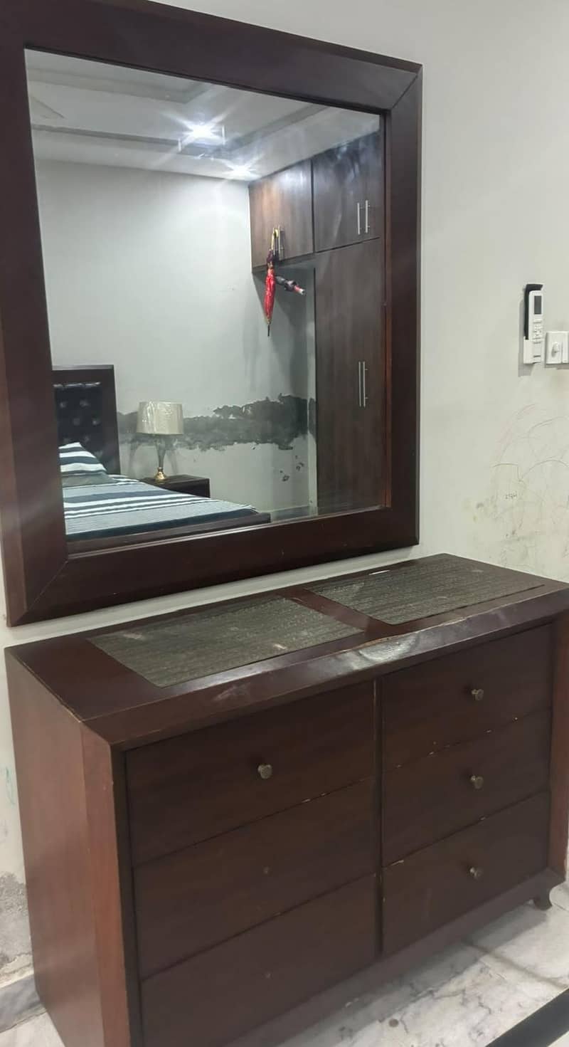 bed with 2 side table and dressing table with mirror 6