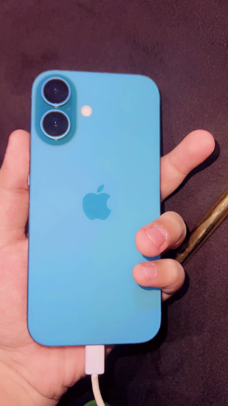 Apple iPhone 16 0