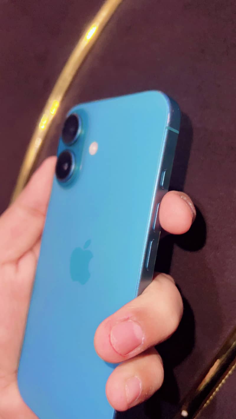 Apple iPhone 16 1