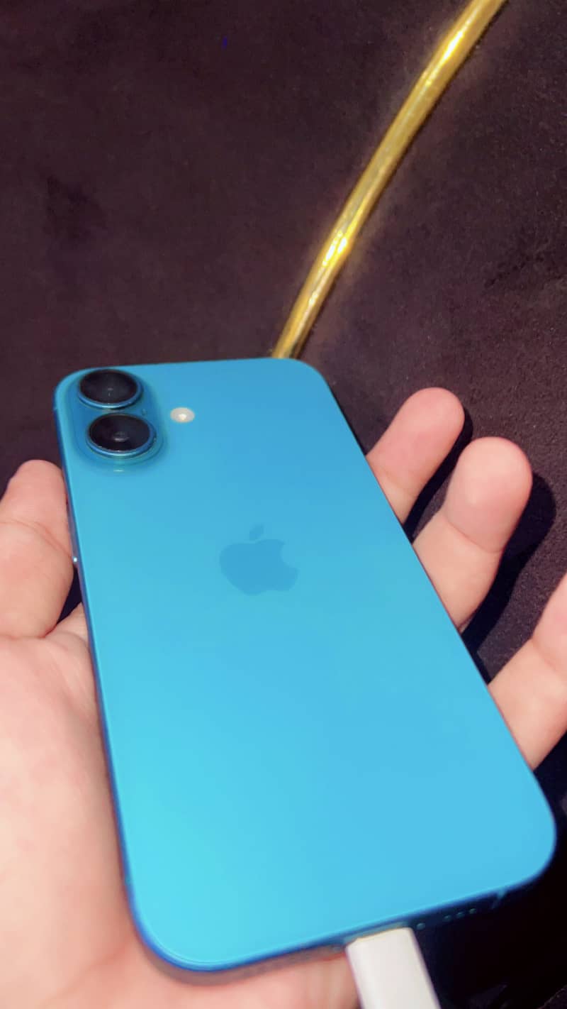 Apple iPhone 16 2