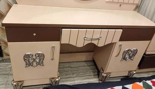 dressinh table and side tables