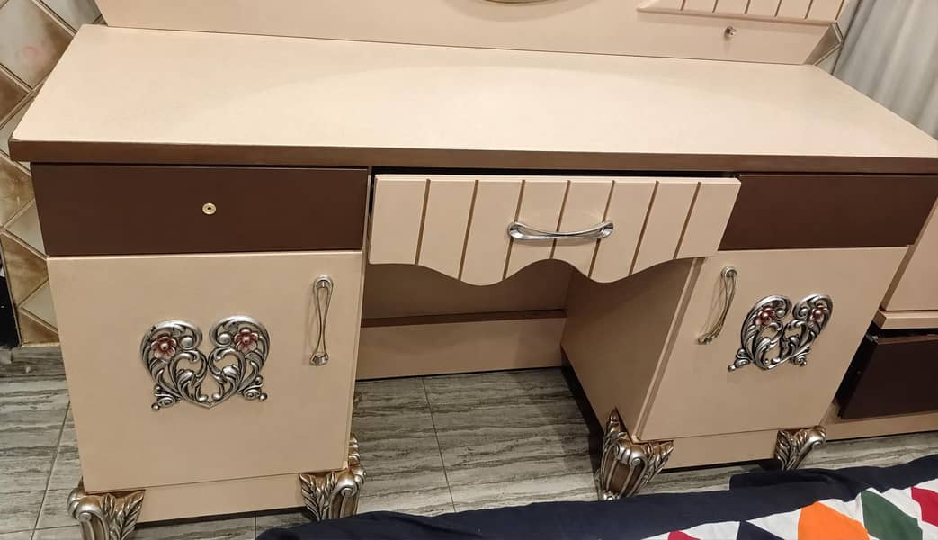 dressing table and side tables 0