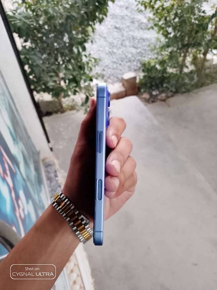 Apple iPhone 16 1