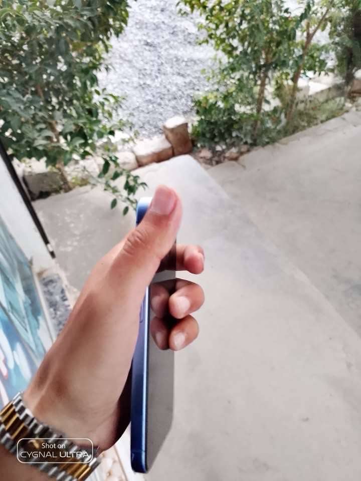 Apple iPhone 16 2