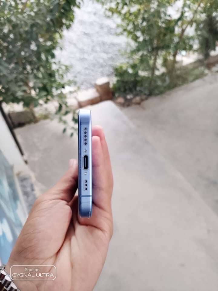 Apple iPhone 16 3