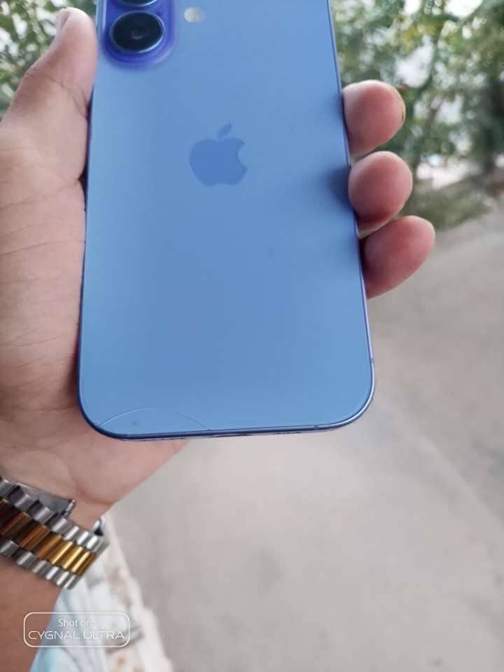Apple iPhone 16 5