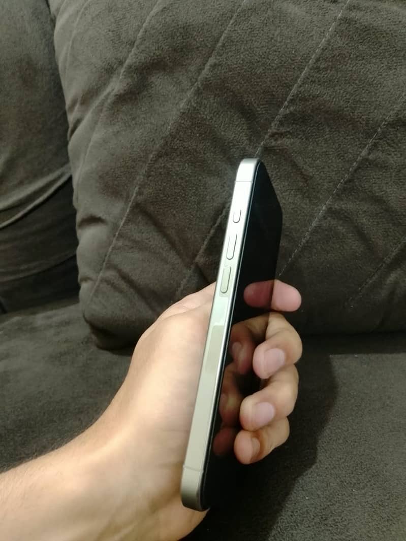Apple iPhone 15 Pro 0