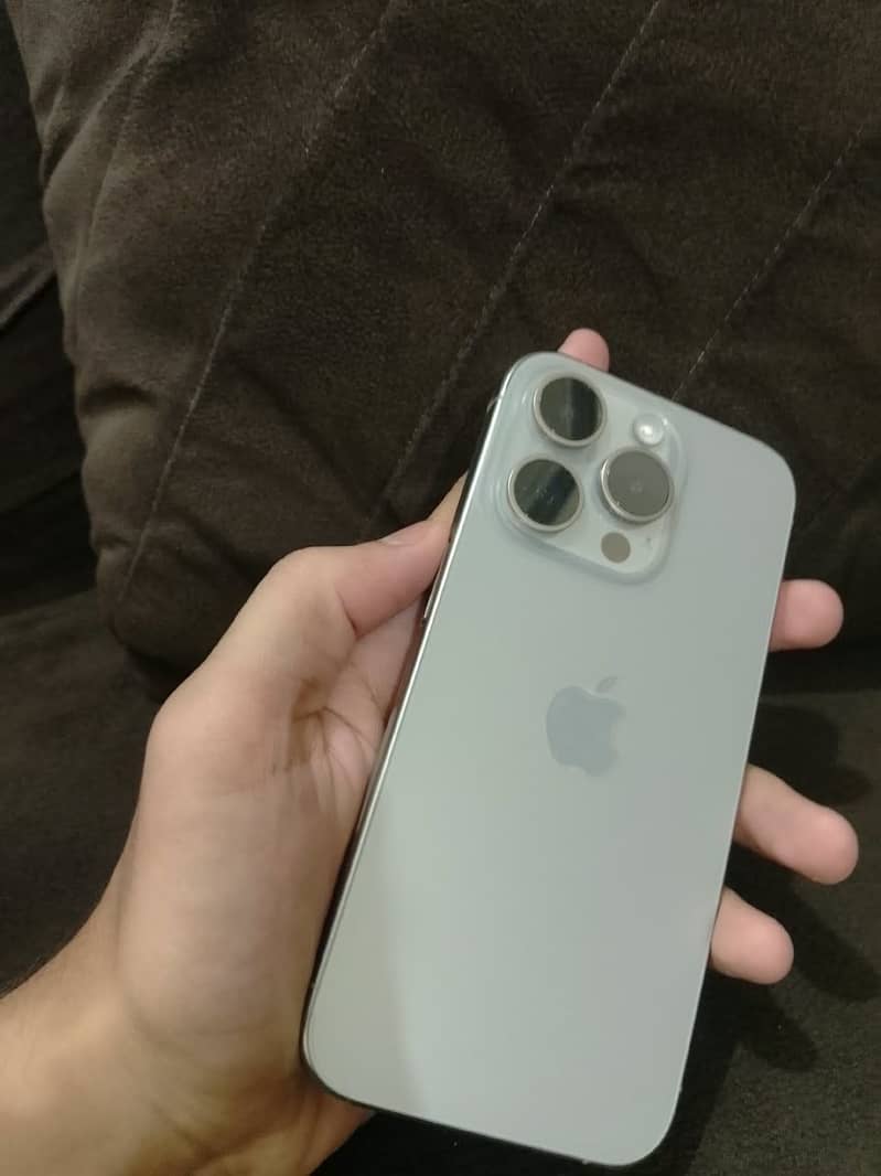 Apple iPhone 15 Pro 2